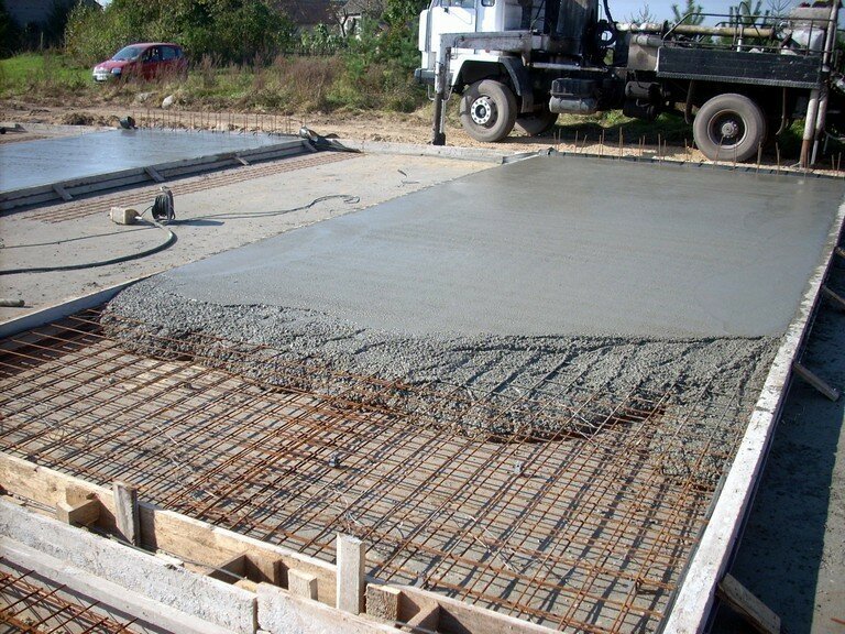 Применение бетона на дачном участке.