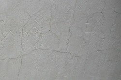 Трещины в бетонном покрытии